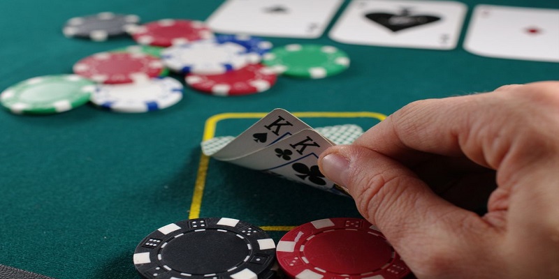 Luật chơi cơ bản của tựa game bài Poker cho người mới